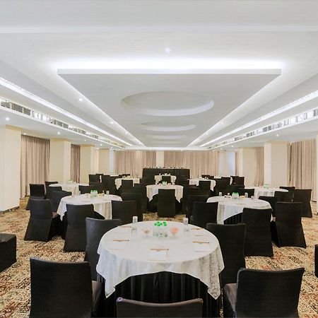 Отель Sarovar Portico , Индаур Экстерьер фото