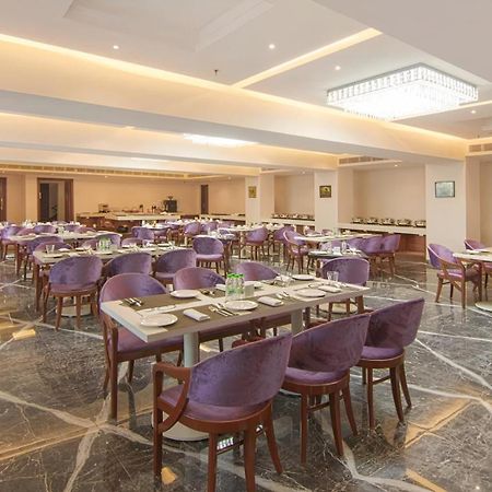 Отель Sarovar Portico , Индаур Экстерьер фото